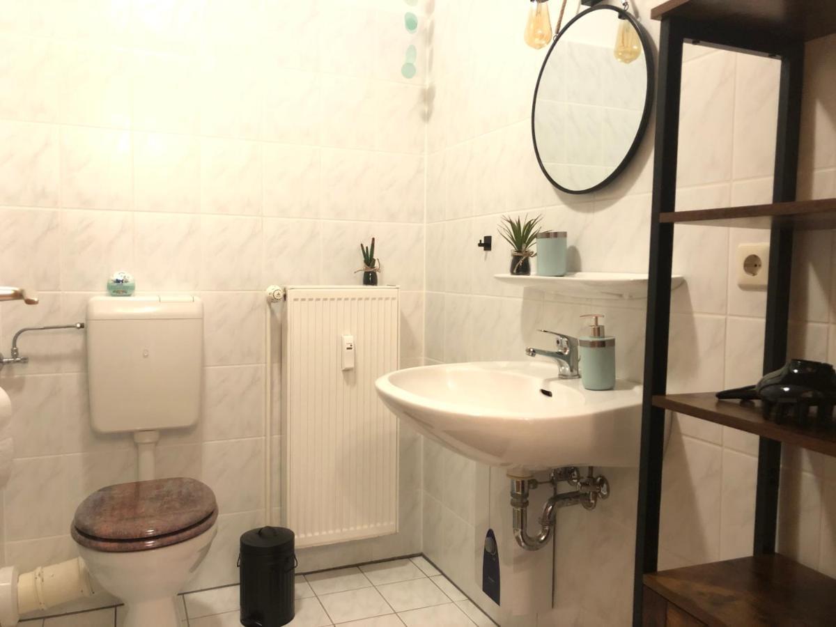 Cottbus-Apartments - Green Apartment I Privat I Wifi I Kueche I Balkon Luaran gambar