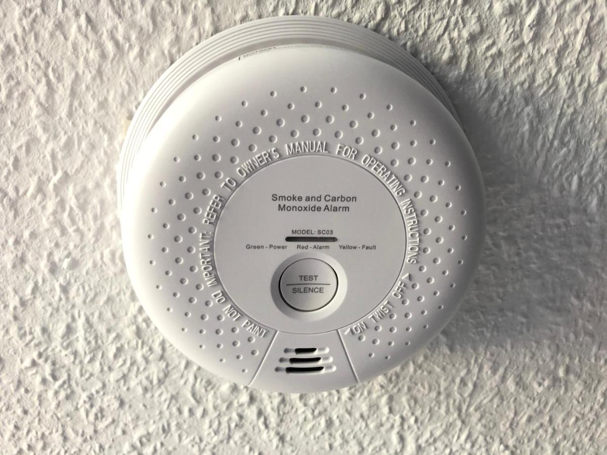 Cottbus-Apartments - Green Apartment I Privat I Wifi I Kueche I Balkon Luaran gambar