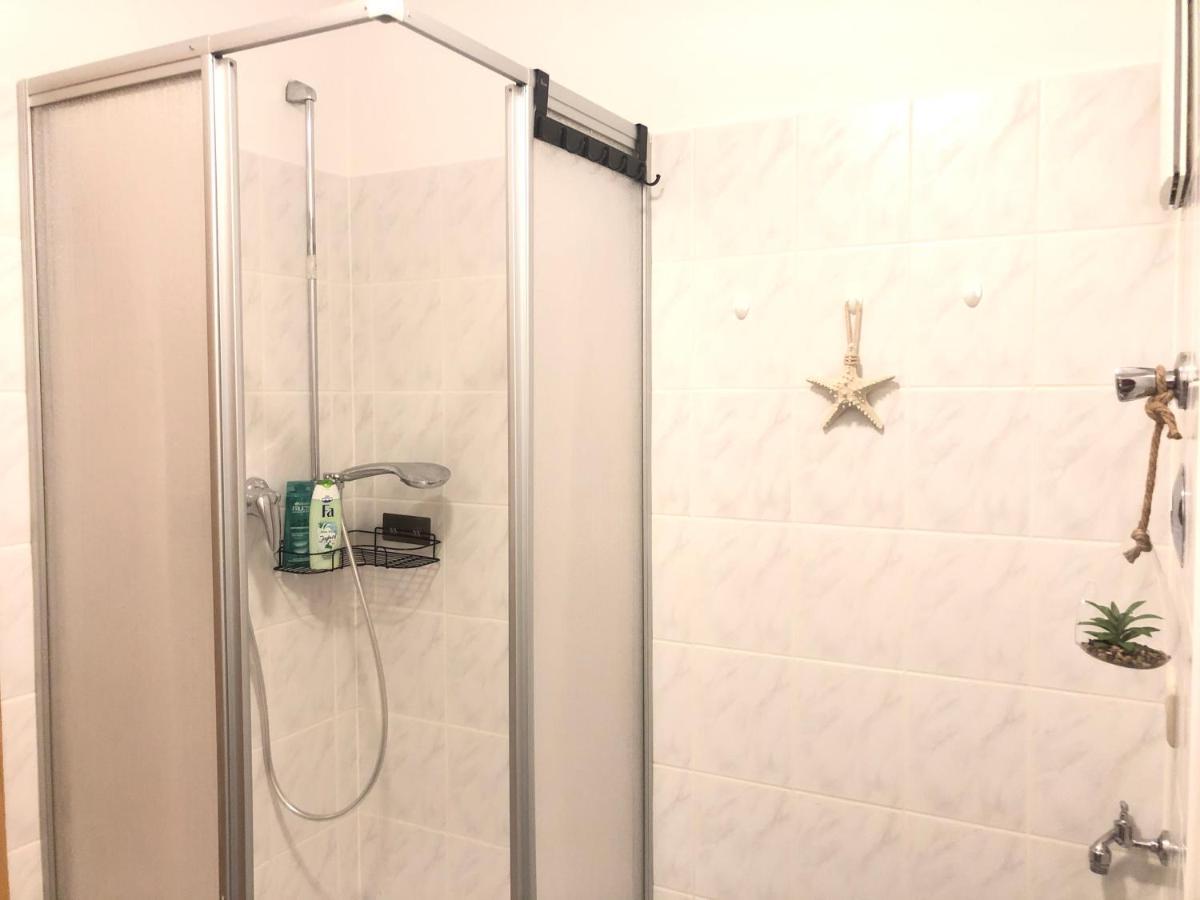 Cottbus-Apartments - Green Apartment I Privat I Wifi I Kueche I Balkon Luaran gambar