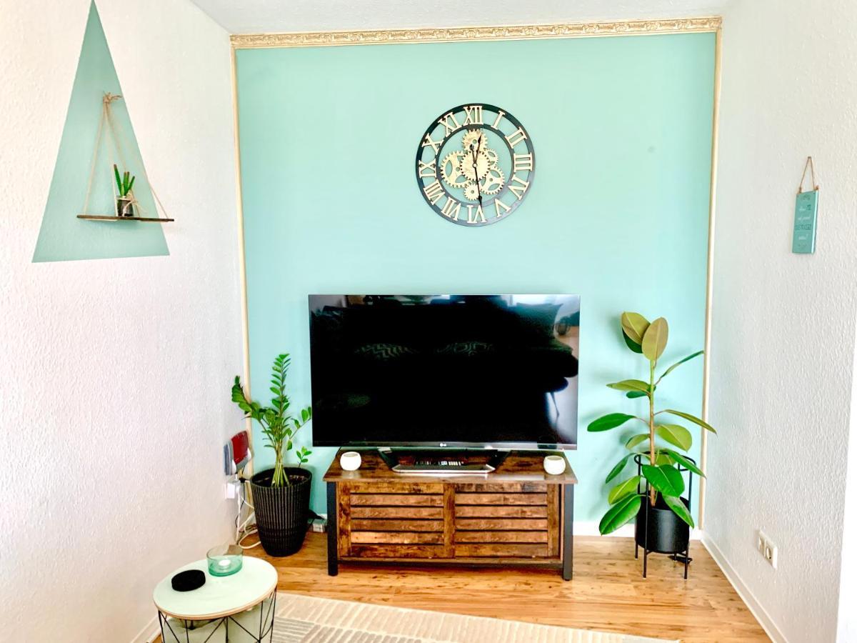Cottbus-Apartments - Green Apartment I Privat I Wifi I Kueche I Balkon Luaran gambar