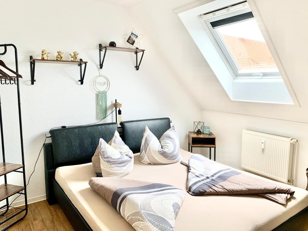 Cottbus-Apartments - Green Apartment I Privat I Wifi I Kueche I Balkon Luaran gambar